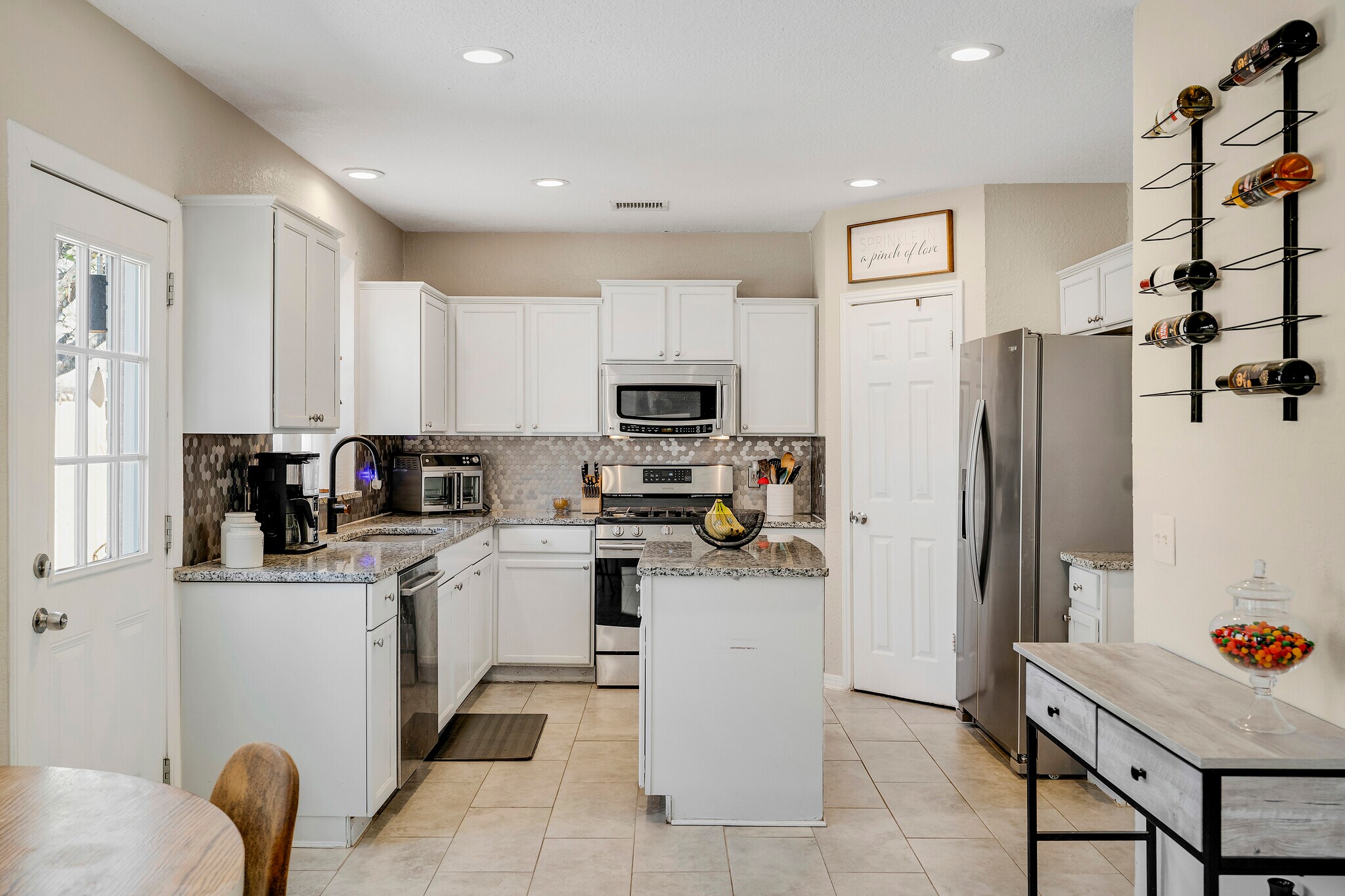 Building Photo - 10331 Mustang Rdg