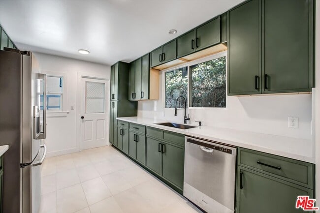 Building Photo - 951 Hilldale Ave