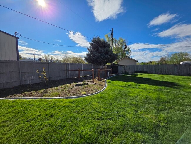 Building Photo - 1601 S Yelm St