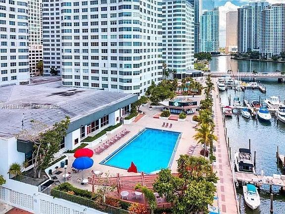 Building Photo - 905 Brickell Bay Dr