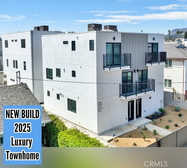 Primary Photo - 1213 N Kingsley Dr