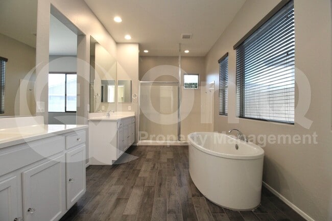 Building Photo - 22701 E Avenida Del Valle