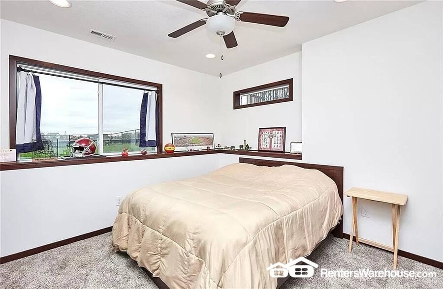 Building Photo - 254 S 91st St