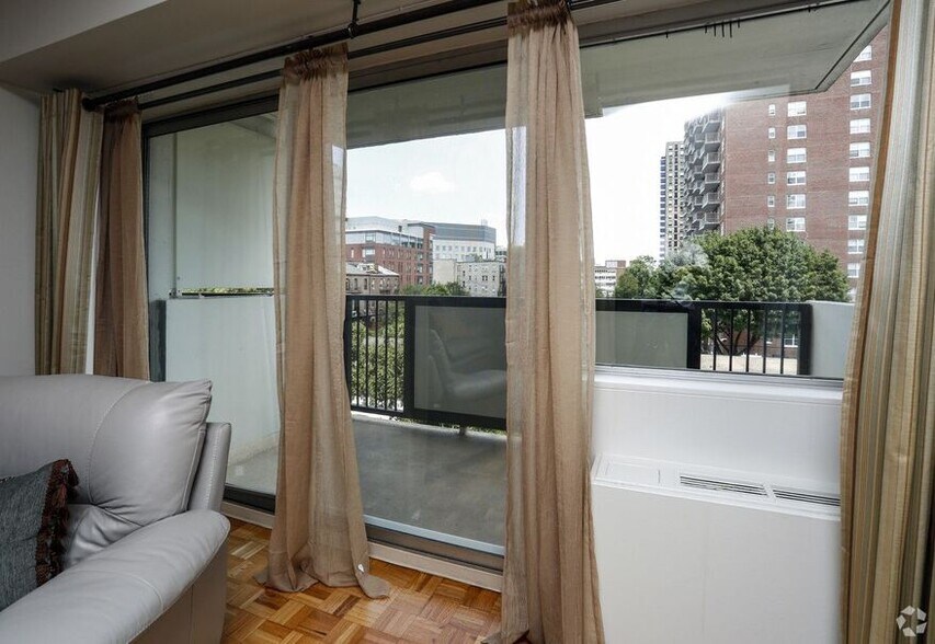 Building Photo - 1570 Tremont St