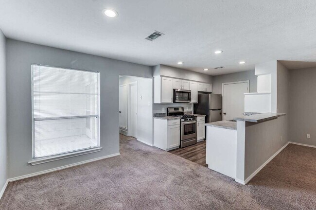 Building Photo - Prime Denton Living: 3-Bed Home Near UNT & Denton High