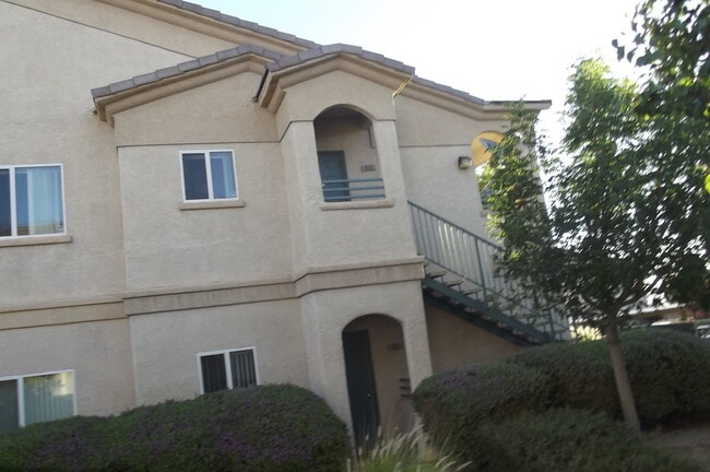 Building Photo - Henderson - 2 bedroom condo