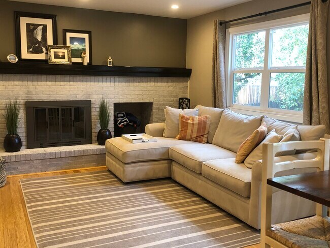 Family room off of kitchen - 546 E Nichols Dr