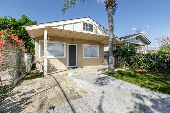 Building Photo - Charming Single-Family Home with Backyard Parking in Pacoima