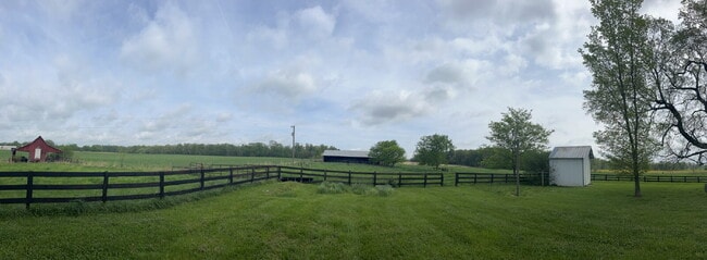 Building Photo - 3BR/2BA Home in Springfield Surrounded by Farmland