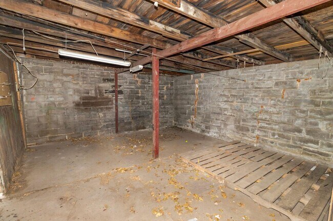 Building Photo - 1219 S Main St