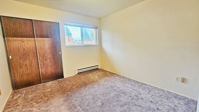 Building Photo - Charming 3-Bedroom 1.5 Bath Apt in Prime B...