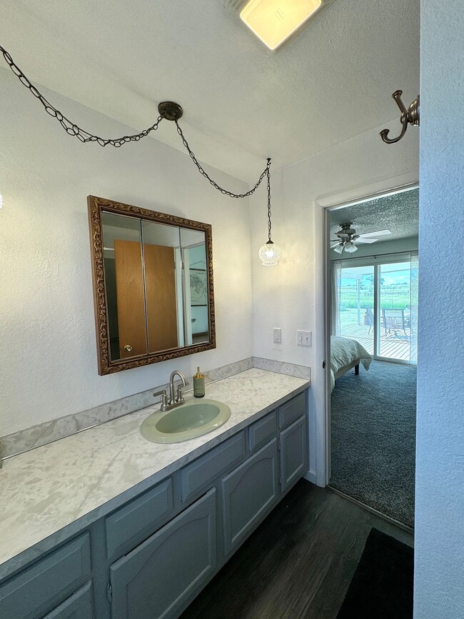 Master Bath - 2830 S 50th St W