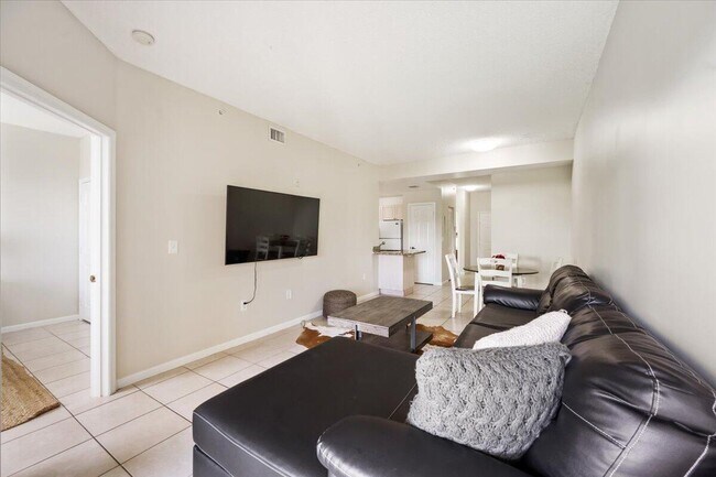 Building Photo - 2060 Greenview Shores Blvd