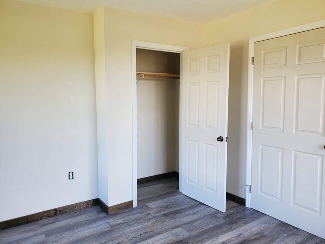 Building Photo - 237 Kingsley Dr