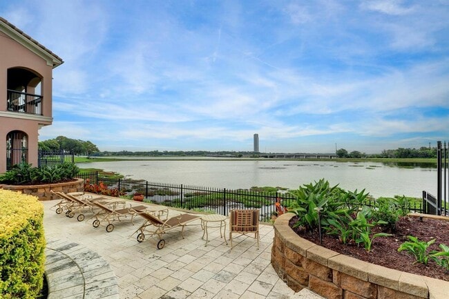 Building Photo - 7 Laurelwood Dr