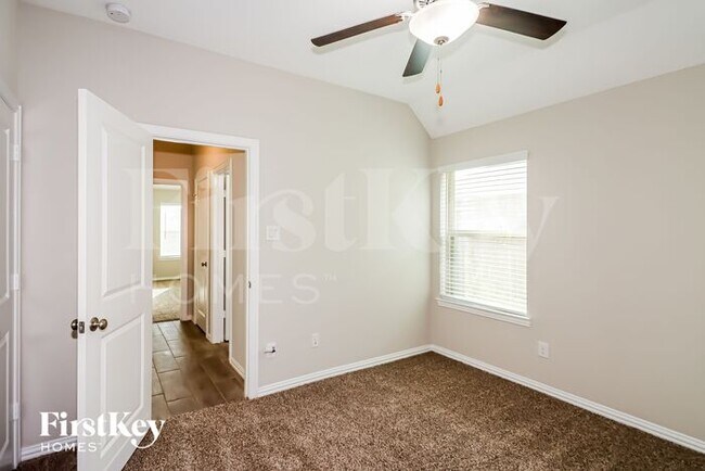 Building Photo - 1648 Breezewood Dr