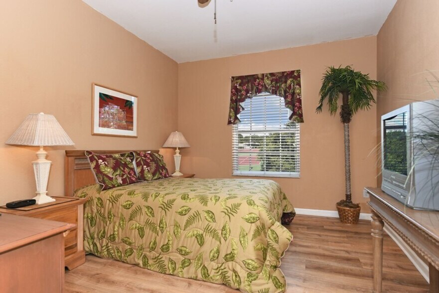 Building Photo - 2303 Butterfly Palm Way