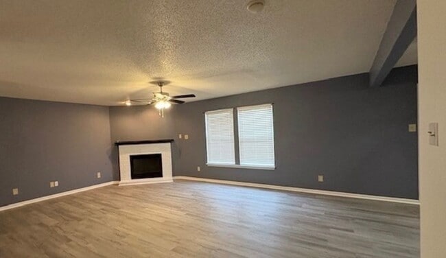 Building Photo - 6857 Maywood Cir