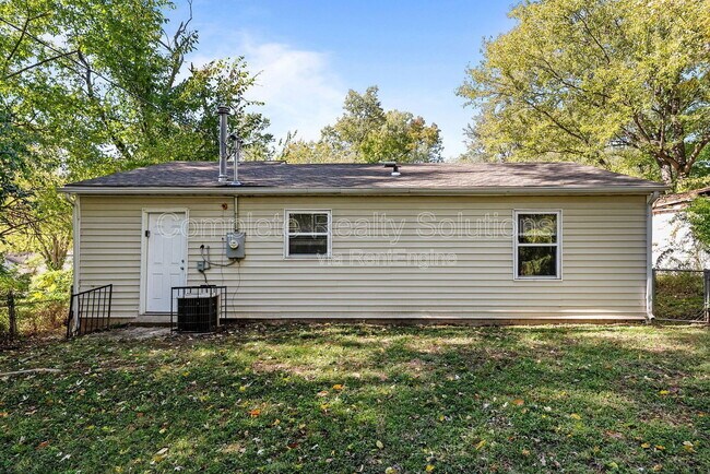 Building Photo - 10140 Earl Dr