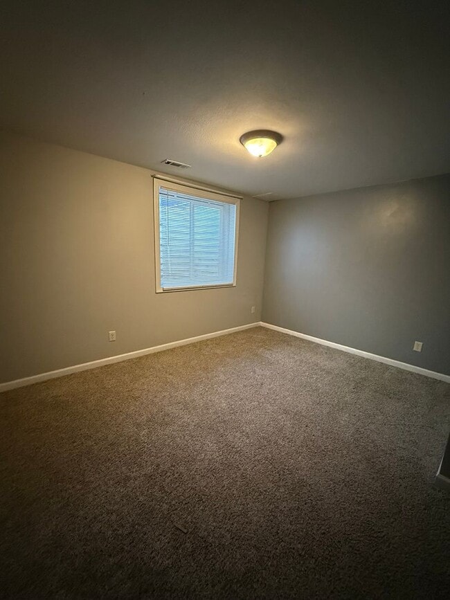 Building Photo - Spacious Home on the west side of Junction City ~ Available Early January