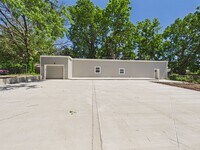 Building Photo - 633 S Fuller Ave
