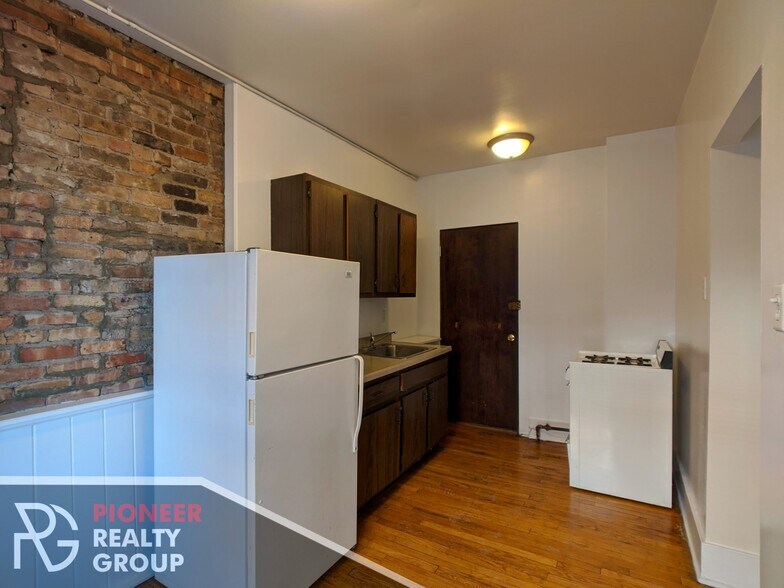 Building Photo - 949 W Cornelia Ave