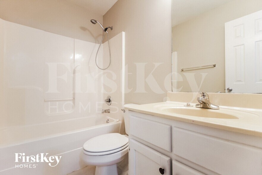 Building Photo - 4596 Fontaine Pl