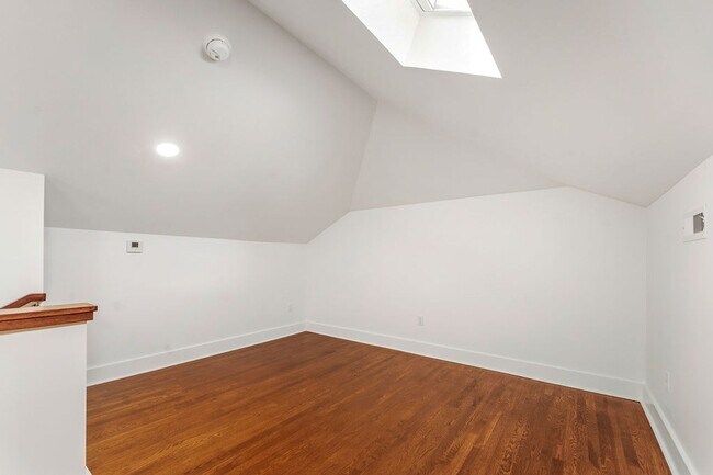 Building Photo - 601 E Delmar St