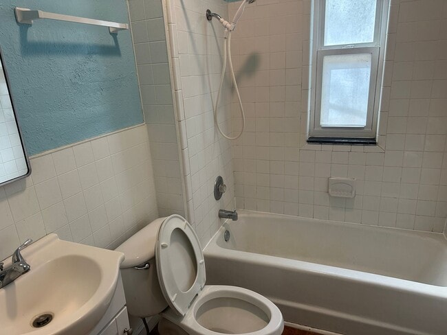 Building Photo - Charming Home with Modern Updates in Leesburg!