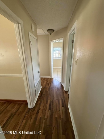 Building Photo - 405 McGuire Cir