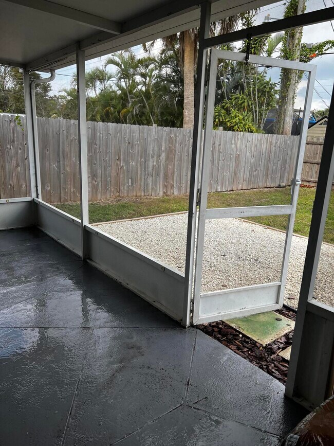 Building Photo - 750 NW 44th Ave