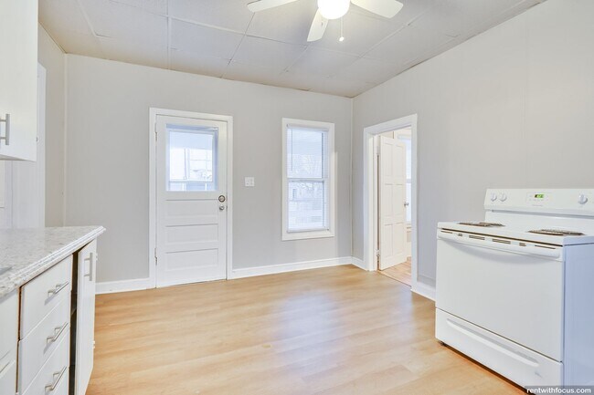Building Photo - 645 5th St