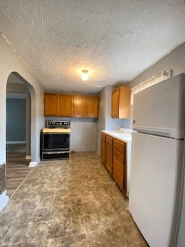 Building Photo - $200 OFF FIRST MONTH RENT -1 Bedroom Single Family Home in Elkhart!