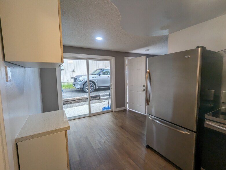 Building Photo - 1614 Cellars Ave