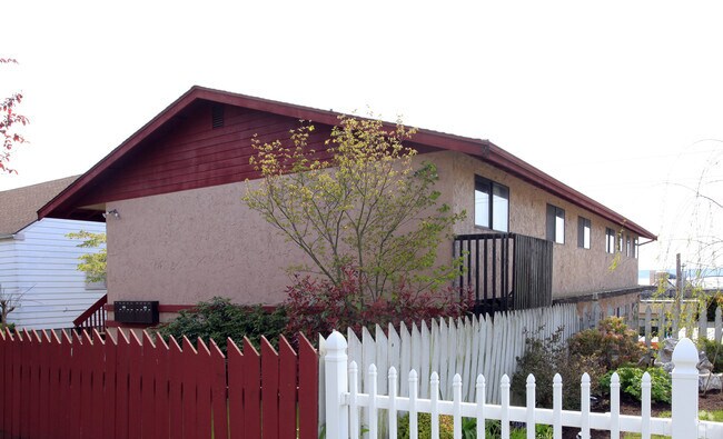 Building Photo - 2408 Grand Ave