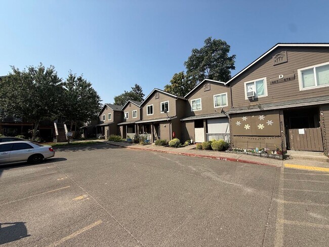 Building Photo - 683 SE 197th Ave
