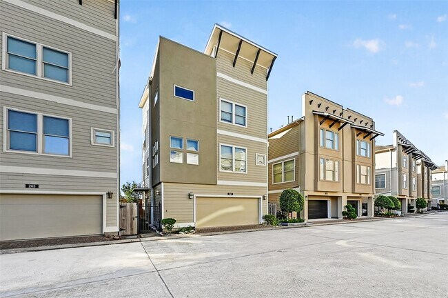 Building Photo - 205 Riley Ln