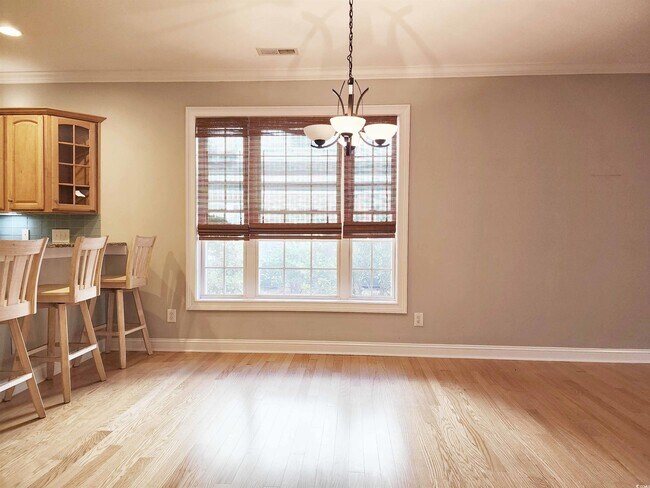 Building Photo - 613 Golden Bear Dr