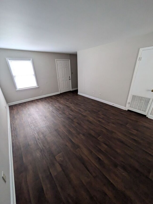 Building Photo - 2BD/1.5BA Unit in Hickory