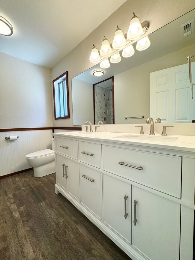 Building Photo - Private Renovated Home in Westside Redding