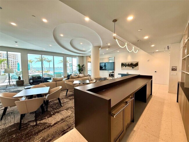 Building Photo - 301 Quay Cmn