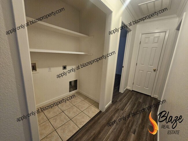 Building Photo - Corner Lot? Check! Dishwasher? Double Check! Your Awesome 3-Bed Home Awaits!