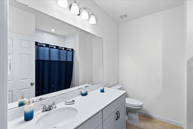 Building Photo - 8627 Fleetwood Dr