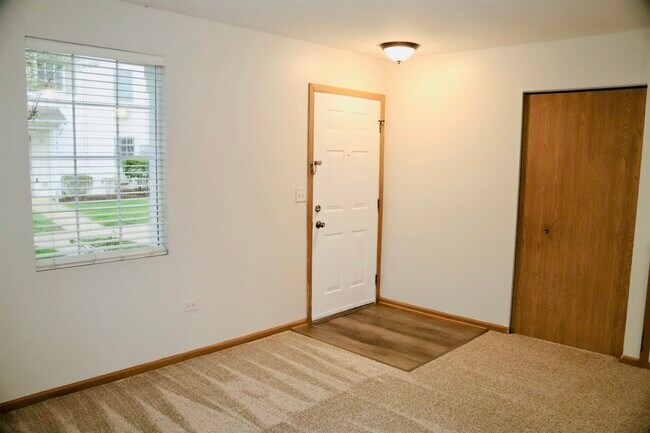 Building Photo - 1494 McClure Rd