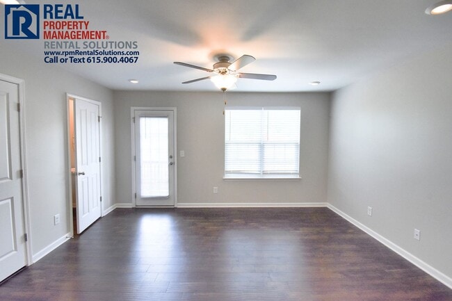 Building Photo - Gorgeous luxury 2BD/2.5BA M'boro townhome across from MTSU! Attached garage & washer/dryer!