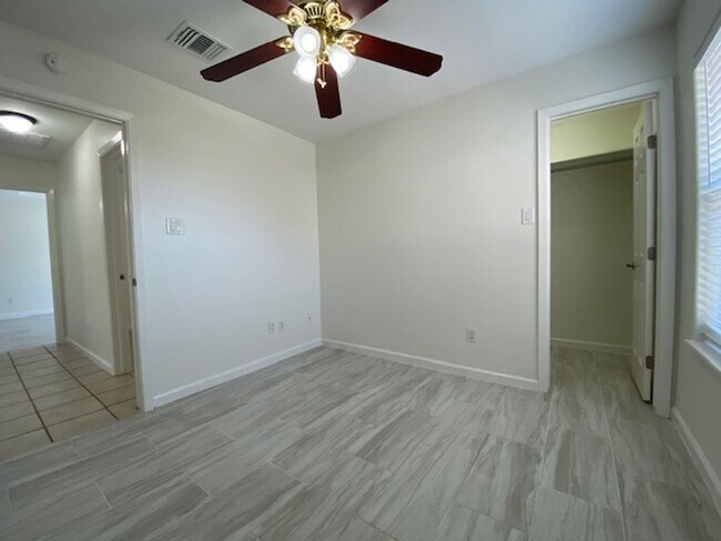 Building Photo - ODCR430