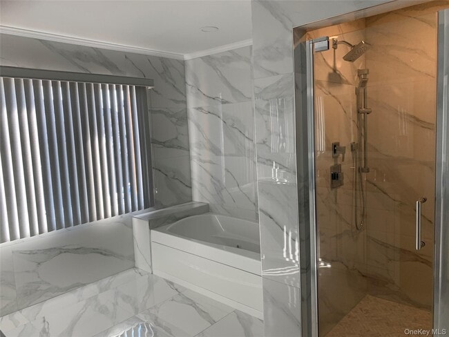 Building Photo - 97 Gainsborg Ave E