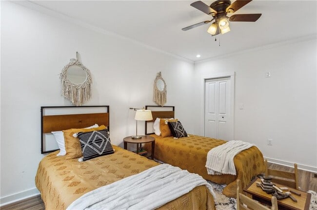 Building Photo - 698 Garibaldi St SW