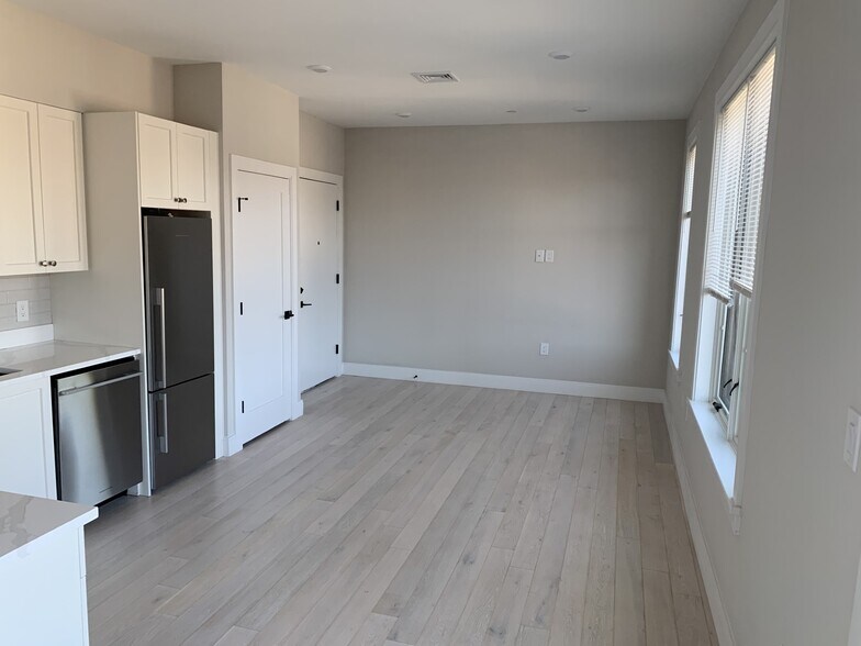 Building Photo - 203 Green St