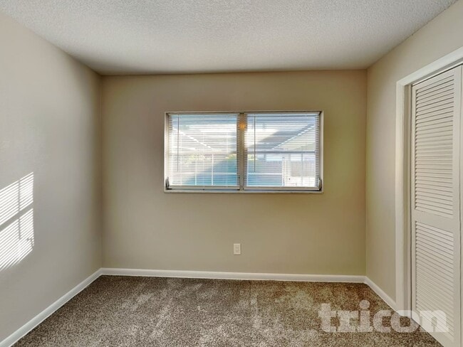 Building Photo - 3516 E Roundtree Dr